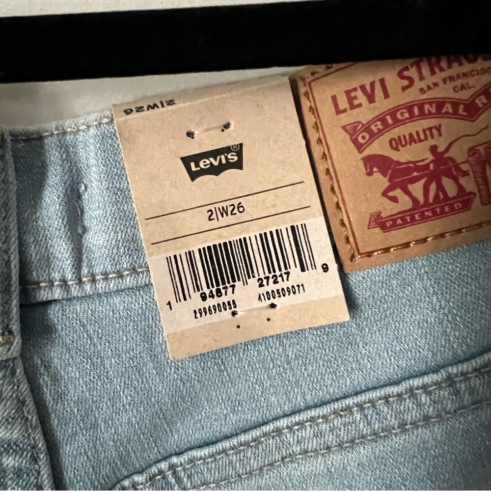 Levi’s Classic Bermuda Shorts in Slate Away - Picture 8 of 10